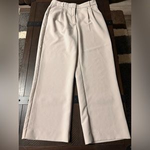 Abercrombie & Fitch - straight leg tailored pant. Size 31/12 in beige/cream